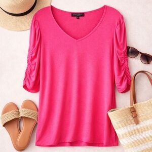 NWT GIBSON LOOK Short Gathered Sleeve Soft Pink V-Neck Top Size Medium